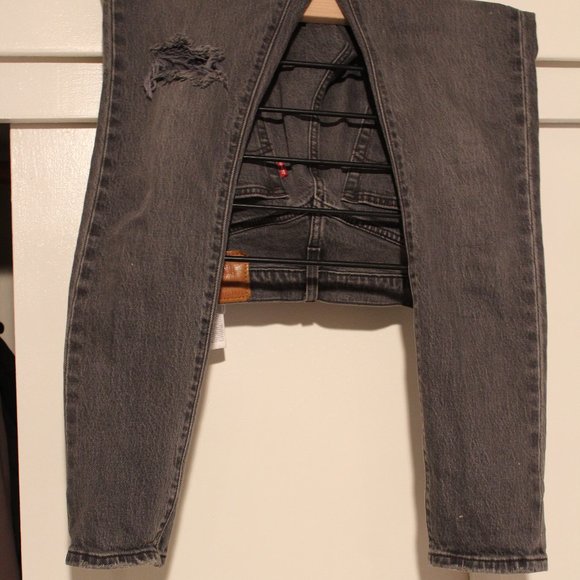 Black 501 Levi Jeans - Picture 6 of 9